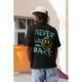 T shirt NEVER LOOK BACK Noir avec un design modern Oversize et style unique