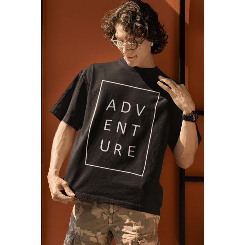 T SHIRT ADVENTURE  NOIR AVEC UN DESIGN MODERN FIT ET STYLE UNIQUE