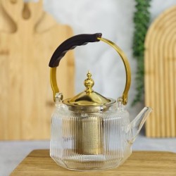 théière en verre et métal