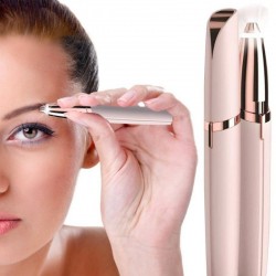 إزالة شعر الحواجب بدقة